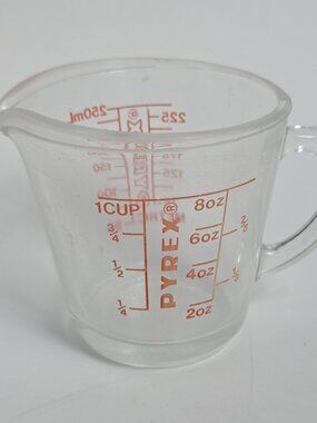 Vintage Pyrex Glass Liquid 1 Cup Measuring Cup Red Lettering "D" Handle #508 USA